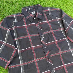 Men’s Y2K Billabong Black Red Plaid Button Up Casual Shirt (L)